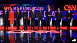 Les candidats républicains avant le débat présidentiel organisé par CNN à l'Hôtel Venetian le 15 décembre 2015, à Las Vegas. (Photo AP)