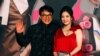香港演员成龙和中国女演员赵薇在第37届香港电影金像奖的红地毯上（2018年4月15日 ）。