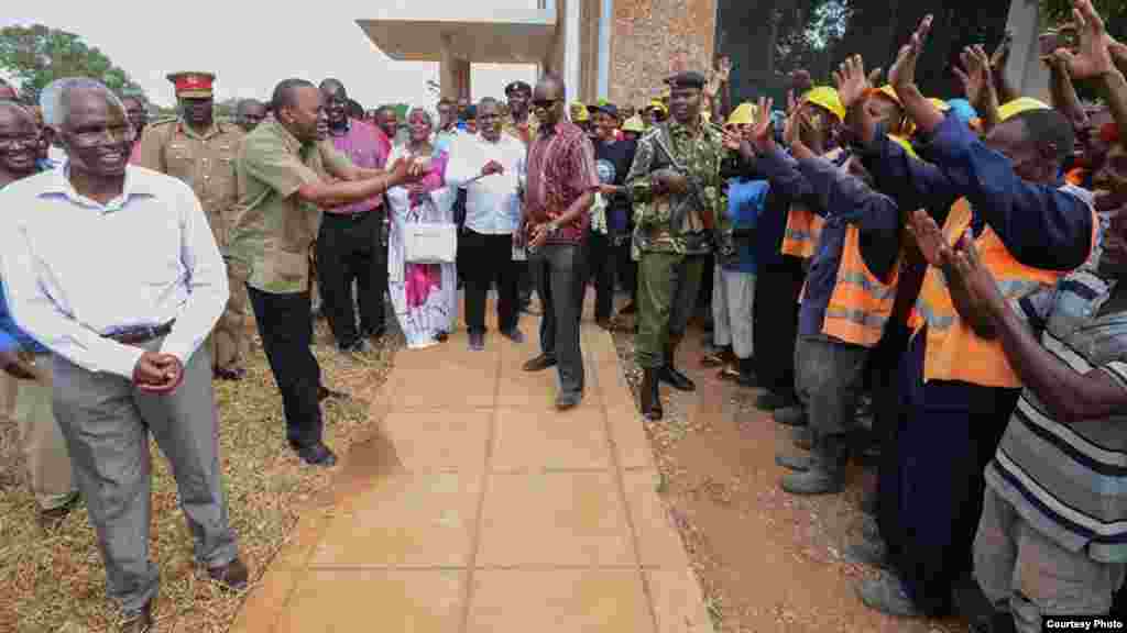 Rais Kenyatta akiwashukuru wakazi wa mradi wa bandari ya Lamu