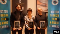 Belgesel ve Kısa Film Yarışması’nda ödül alan Özlem Sarıyıldız, Emre Kayış ve Atilla Ünsal