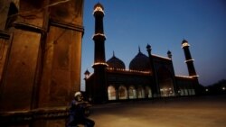 دارلحکومت دہلی کی جامع مسجد کو بھی رواں ماہ 30 جون تک کے لیے رضاکارانہ طور پر بند کر دیا گیا ہے۔ (فائل فوٹو)
