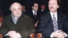 Fethullah Gülen ve Recep Tayyip Erdoğan 1998 yılında Kültürlerarası Diyalog Platformu toplantısında bir arada (Foto: www.fgulen.com)