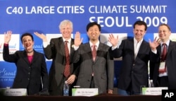 FILE - Mayors wave during a closing ceremony of the 3rd C40 Large Cities Climate Summit Seoul 2009 in Seoul, South Korea, May 21, 2009. Countries around the world should discuss giving more power and resources to city governments for the fight against cli