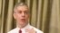 El secretario de Educación, Arne Duncan, dio a conocer la lista de universidades investigadas.