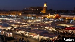 Vue de la place Jamaa el Fna, à Marrakesh, le 18 décembre 2014.