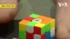 Thiếu niên Mỹ giải Rubik bằng chân nhanh nhất thế giới