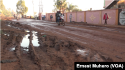 Circulation timide vendredi matin à Bukavu pendant la journée sans vehicule decretée, le 23 mars 2018. (VOA/Ernest Muhero)