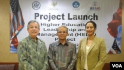 Dari kiri: Direktur USAID Jakarta Glenn Anders, Deputi Menko Kesra Agus Sartono, dan Direktur Program Pendidikan USAID Margaret Sancho (27/1).