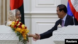 Bangladesh Prime Minister Sheikh Hasina shakes hands with her Cambodian counterpart Hun Sen at his office in Phnom Penh, Cambodia December 4, 2017. REUTERS/Stringer 