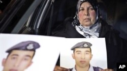 被伊斯蘭國激進分子抓獲的約旦飛行員的照片