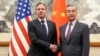 资料照片: 2024年4月26日美国国务卿布林肯(左)在中国北京钓鱼台国宾馆会见中国外交部长王毅