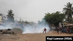 Des manifestations dans les rues de Lomé, au Togo, le 18 octobre 2017. (VOA/Kayi Lawson)