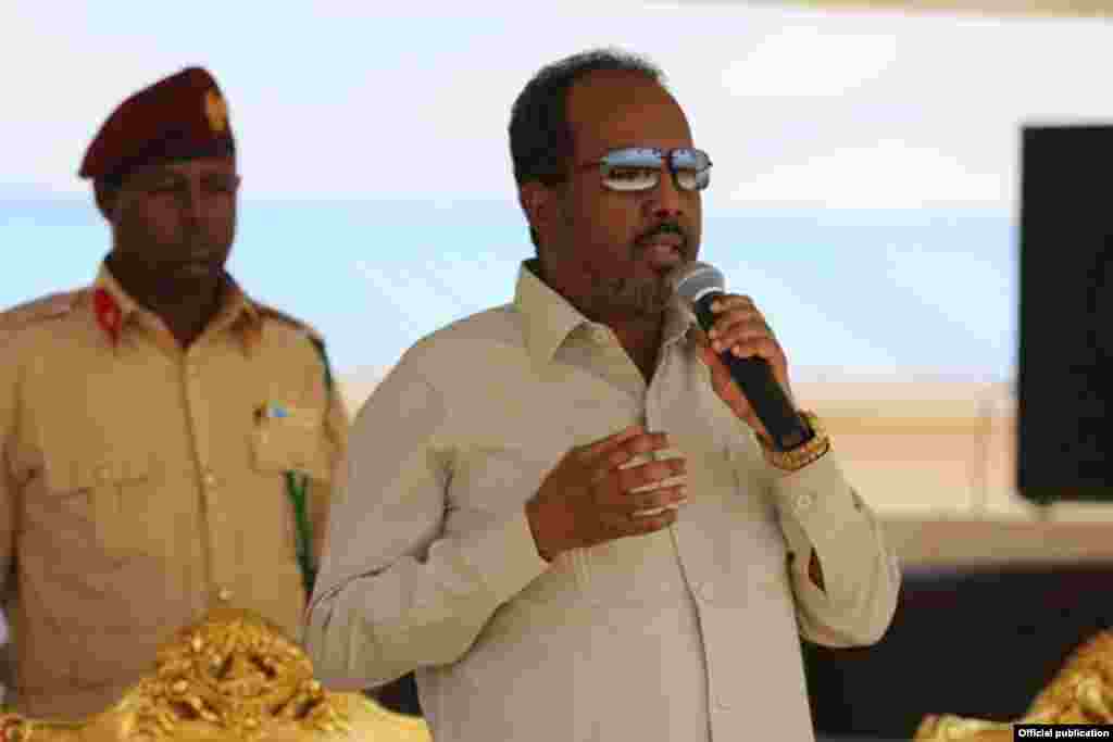 Madaxweyne Xasan oo hadal u jeedinaya ciidan tababar dhameystey. Muqdisho, 20/01/2016. Photo by Villa Somalia