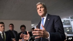 Ngoại trưởng Hoa Kỳ John Kerry nói chuyện với các phóng viên ở Điện Capitol, Washington, 19/11/2015.