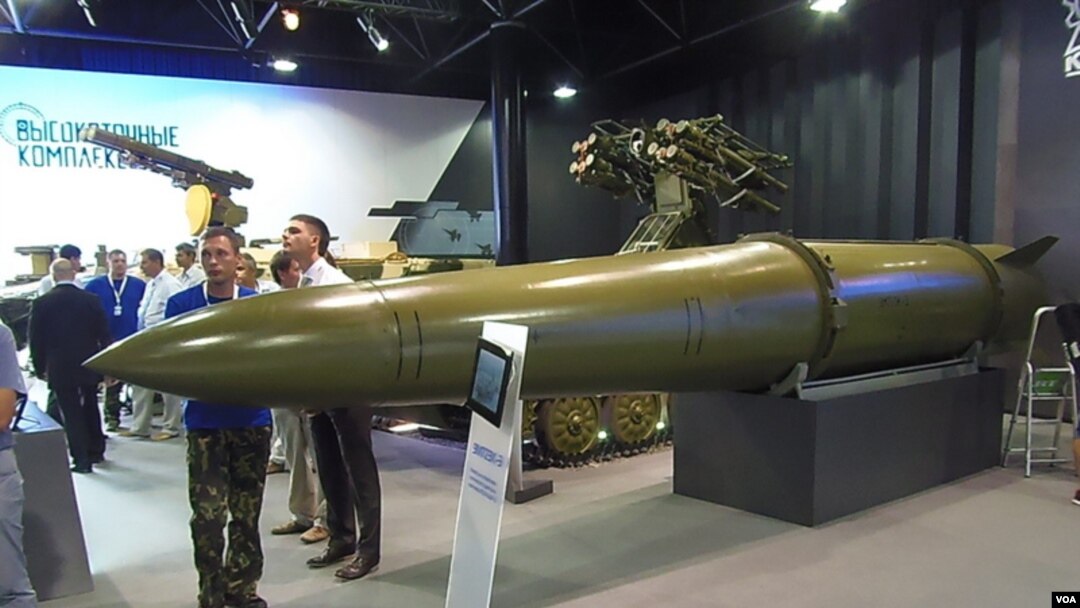 2014俄罗斯国防武器出口展上,伊斯康德尔-M战术导弹系统所携带的导弹。(美国之音白桦拍摄)
