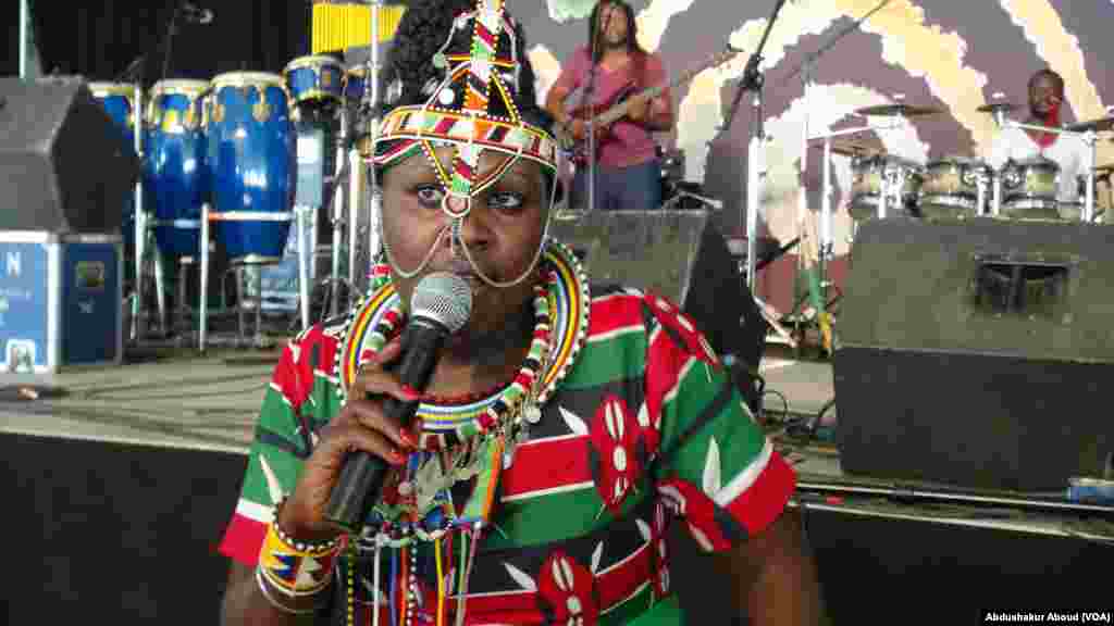 Chipchumba mwimbaji moja wapo aliyewatumbuiza watu wakati wa tamasha la kitamaduni washington