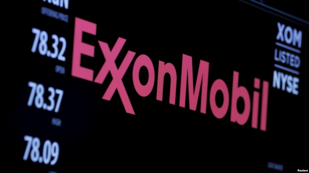 Logo Exxon Mobile trÃªn thá»‹ trÆ°á»ng chá»©ng khoÃ¡n New York, 2015.