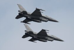 波兰空军的F-16战机编队飞行。（资料图）