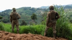 Des membres des Forces armées de la République démocratique du Congo (FARDC) montent la garde contre le groupe rebelle M23 à Lubero, dans la province du Nord-Kivu, le 27 octobre 2024.