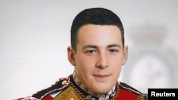 Binh sĩ Drummer Lee Rigby bị đâm chét gần một căn cứ quân sự ở Woolwich, London.