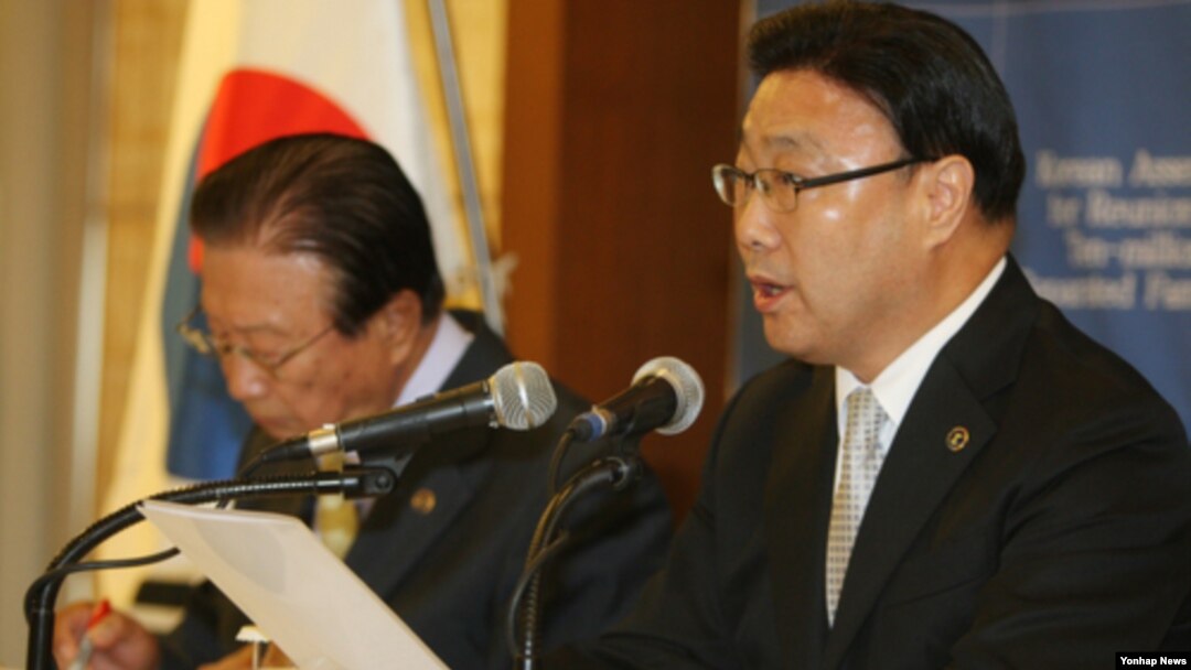 일천만이산가족위원회 이상철 위원장이 13일 서울 중구 프레스센터에서 '80세 이상 고령 이산가족 성묘단 방북추진 기자회견'을 열고 발언하고 있다.