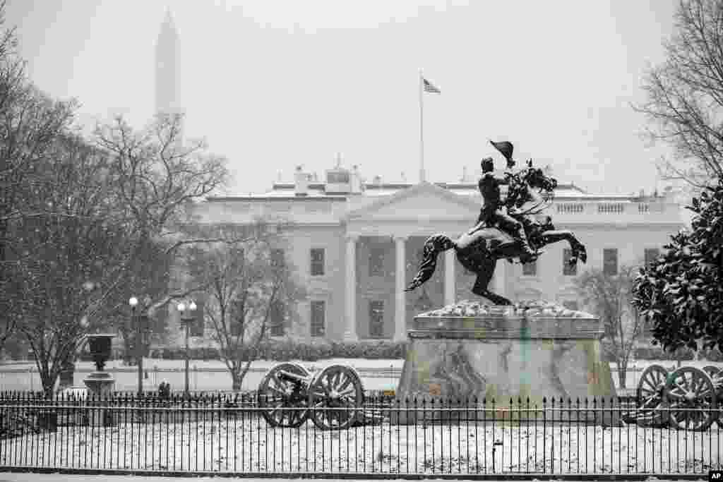 هوای برفی روز چهارشنبه در شهر واشنگتن و نمایی از کاخ سفید.&nbsp;