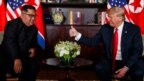 Tổng thống Mỹ Donald Trump (phải) gặp lãnh tụ Triều Tiên Kim Jong Un tại Đảo Sentosa ở Singapore hôm 12/6/2018. Việt Nam nằm trong danh sách những số ít các địa điểm được xem xét cho cuộc gặp sắp tới của hai nhà lãnh đạo này.