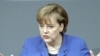 Меркель сподівається на підтримку нового лідера Франції у подоланні кризи в ЄС