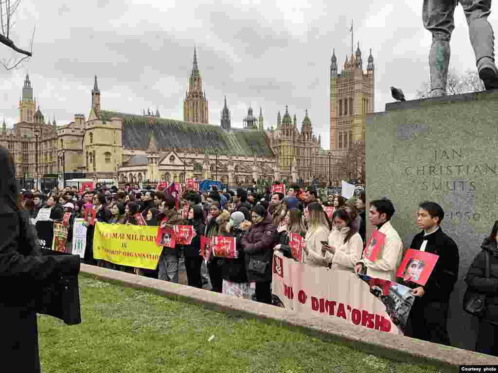 ယူကေနိုင်ငံ လန်ဒန်မြို့တော်မှာ ဒီနေ့ကျင်းပတဲ့ စစ်တပ်အာဏာသိမ်း ၄ နှစ်ပြည့် ဆန့်ကျင်ဆန္ဒပြပွဲ မြင်ကွင်း။ ဖေဖေါ်ဝါရီ ၁၊ ၂၀၂၅ (Photo credit: NUG office, UK)