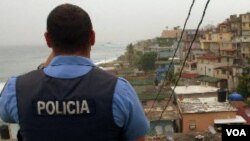 La policía ha intentado en ocasiones anteriores otros operativos similares en La Perla, pero este ha sido el más exitoso.