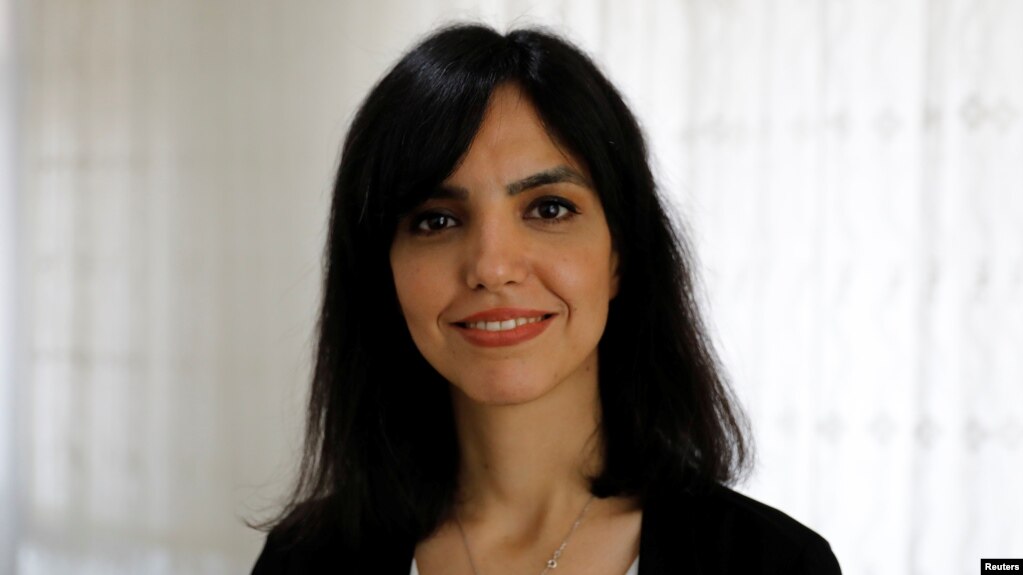 Azam Jangravi berpose saat wawancara dengan Reuters di lokasi yang tidak diungkap, 7 Februari 2019.