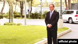 ABŞ səfiri Li Litzenberger 11 sentyabr terror qurbanlarının xatirəsini yad edir