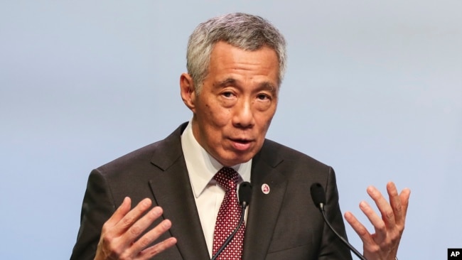 新加坡总理李显龙2018年11月15日在新加坡对记者发表讲话。