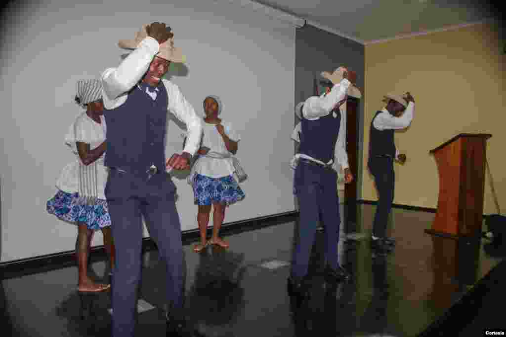 A cerimônia terminou com um espetáculo da Companhia de Dança e Teatro &quot;Legi Tela,&quot; que executou o &quot;Pucha tradicional são-tomense, 5 de março de 2018.