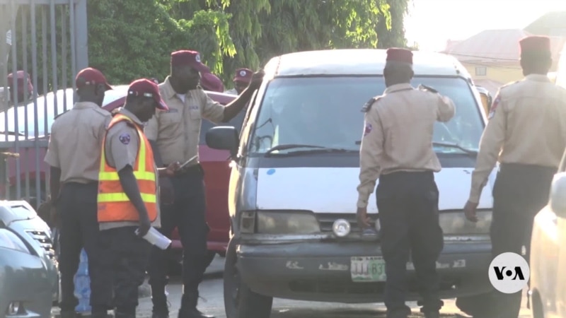 Muchos nigerianos desconfían del proyecto de ley que busca armas de fuego para el cuerpo de seguridad vial