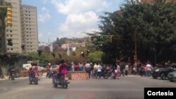 Algunas vías del este de la capital venezolana amanecieron bloquedas por manifestantes (Foto: La Patilla). 