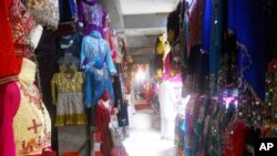 رویکرد مردم جلال آباد به لباس های خارجی