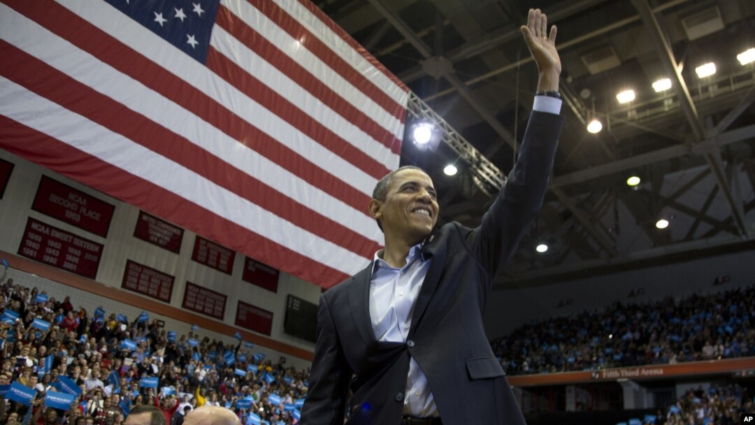Prezident Obama Sinsinnati shahrida saylovchilar bilan uchrashmoqda, 4-noyabr, 2012-yil. 