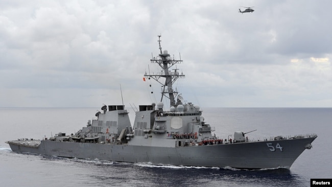 资料照：美国海军“威尔伯号”导弹驱逐舰在菲律宾海巡逻。（2013年8月5日）