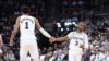 Victor Wembanyama (1) et Chris Paul (3) des San Antonio Spurs après un match contre le Utah Jazz, USA, le 31 octobre 2024.