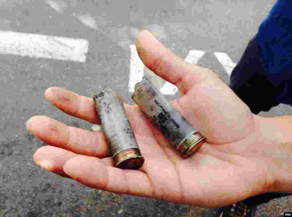 As balas usadas pela polícia durante os protestos na estação de metro Carrão em São Paulo, Brasil, Junho 12, 2014