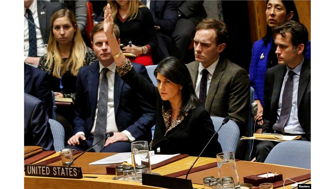 AQShning BMTdagi elchisi Nikki Xeyli rezolyutsiyaga qarshi ovoz bermoqda.