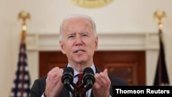 조 바이든 미국 대통령이 미국의 코로나바이러스 사망자가 50만명을 넘어선 지난 22일, 백악관 추모 행사에서 연설하고 있다.