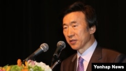 윤병세 한국 외교부 장관이 15일 서울에서 열린 주한 외교단 주최 오찬회에서 축사하고 있다.