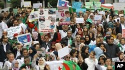 Manifestation dans les rues d'Alger, contre le gouvernement, le 19 mars 2019.