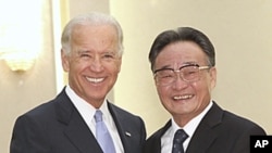 US Vice President Joseph Biden, left, shakes hands with Chinese National Peoples Congress Standing Committee Chairman Wu Bangguo during their meeting at the Great Hall of People in Beijing, China, August 18, 2011
