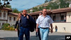 Russian President Vladimir Putin, right, and former Italian Prime Minister Silvio Berlusconi visit the Khan's Palace in the town of Bakhchisarai, Crimea, Sept. 12, 2015.