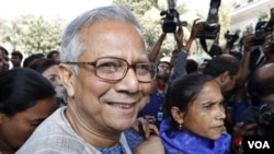 Muhammad Yunus, Direktur Bank Grameen, perintis mikrokredit di Bangladesh.