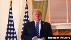 Presiden AS Donald Trump kembali ke Gedung Putih, Washington, DC, setelah mendapatkan perawatan di Walter Reed Medical Center, Bethesda, akibat positif Covid-19, 5 Oktober 2020. 