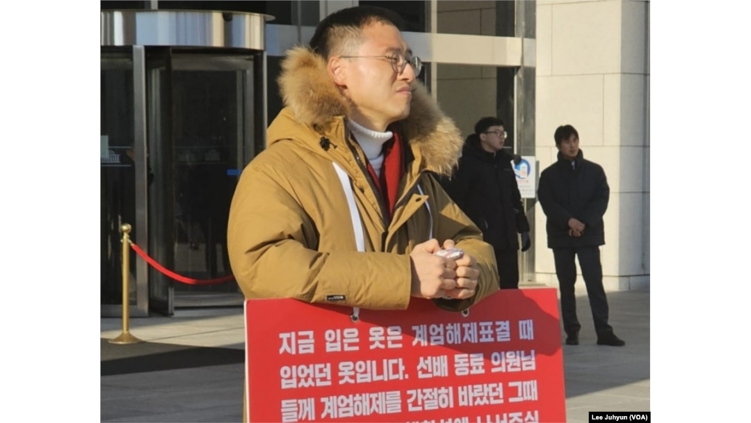 Representative Kim Sang-wook holds a one-man protest urging conservative lawmakers to support the impeachment of Yoon Suk Yeol, outside the National Assembly in Seoul, South Korea, Dec. 13, 2025.